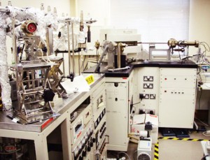 Noble-gas mass spectrometer for K-Ar dating