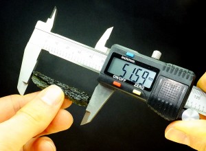 Measure od moldavite dimension with vernier scale