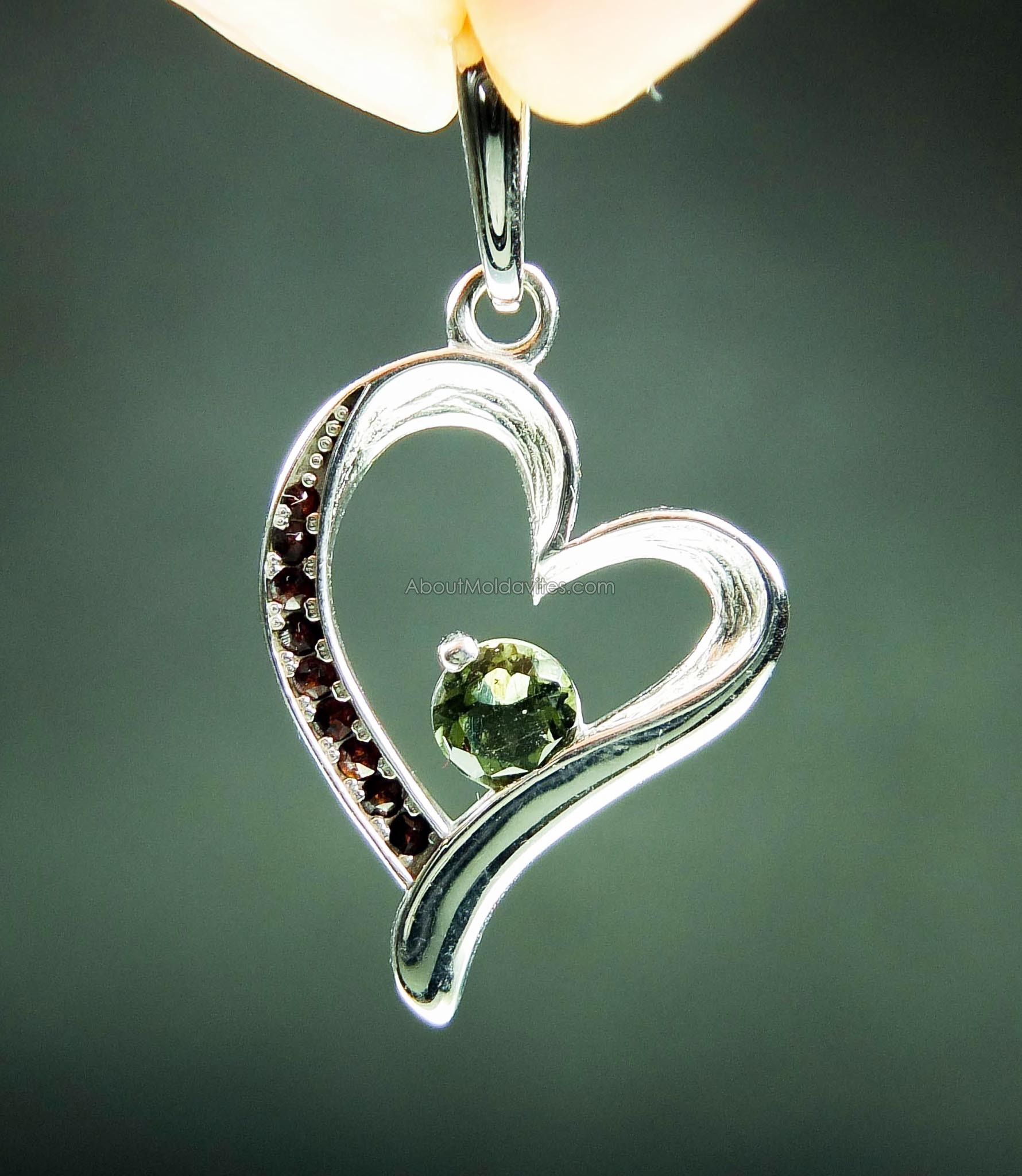 Pendant with faceted moldavite and garnets - heart